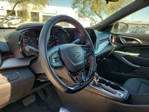 Used 2025 Chevrolet Trax RS image 2