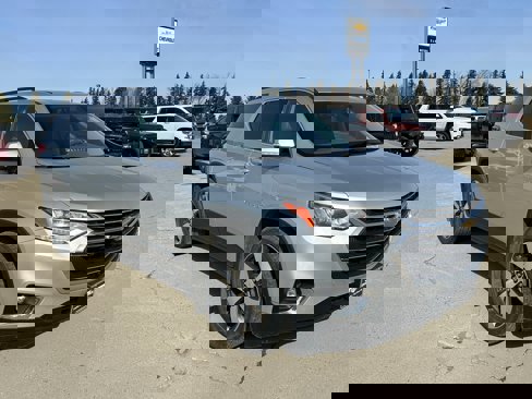 Used 2019 Chevrolet Traverse LT w/ LT Premium Package image 3