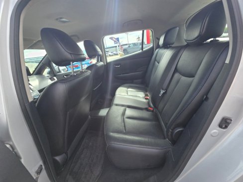 Used 2013 Nissan Leaf SL w/ Premium Pkg image 18