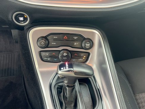 Used 2019 Dodge Challenger SXT image 15