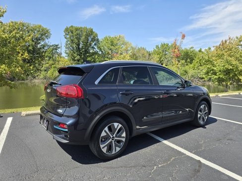 Used 2022 Kia Niro EX Premium image 6