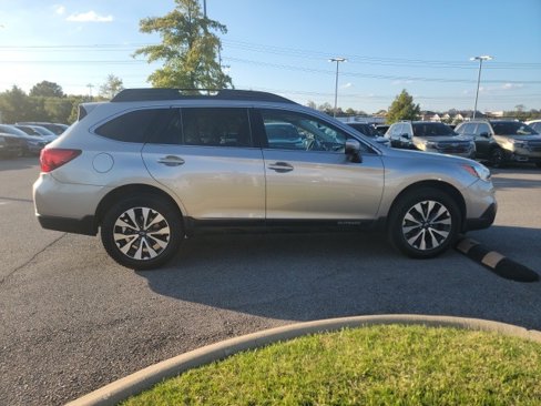 Used 2015 Subaru Outback 3.6R Limited image 3