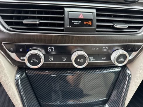 Used 2018 Honda Accord Touring image 31