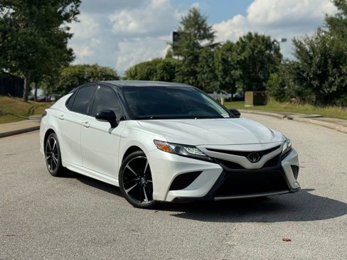 Used 2019 Toyota Camry XSE image 2