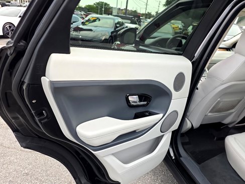 Used 2015 Land Rover Range Rover Evoque Prestige image 48