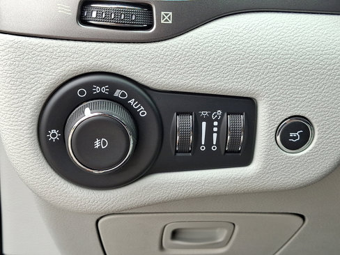 Used 2019 Jeep Cherokee Limited image 26