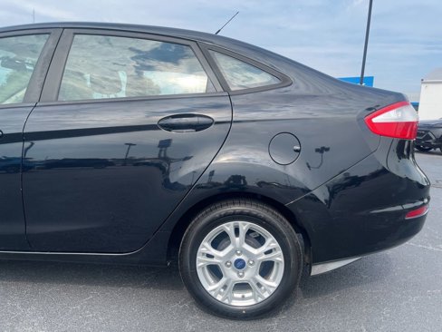 Used 2016 Ford Fiesta SE image 6