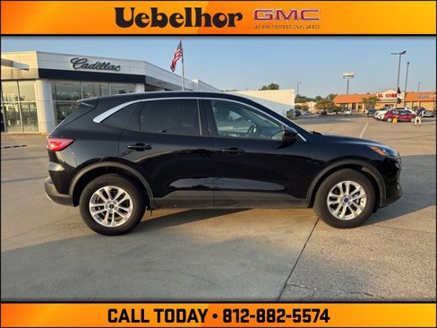 Used 2020 Ford Escape SE image 3