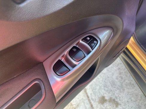 Used 2014 Nissan Juke SL image 11