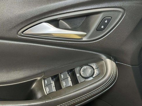Used 2024 Buick Encore GX Sport Touring image 8