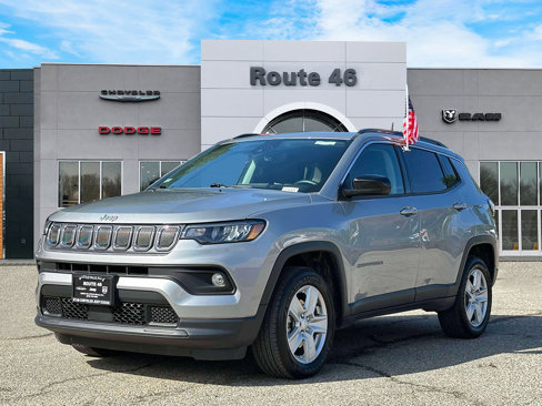 Used 2022 Jeep Compass Latitude w/ Sun and Sound Group image 2