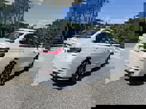 Certified 2025 BMW 330i Sedan image 8