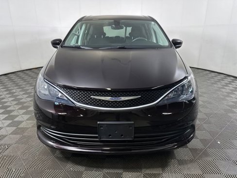 Used 2017 Chrysler Pacifica Touring image 8