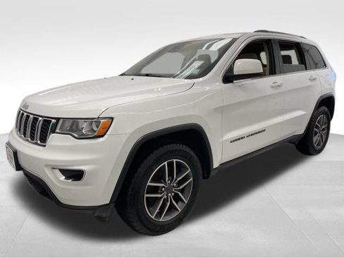 Used 2020 Jeep Grand Cherokee Laredo w/ Security & Convenience Group image 2