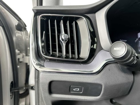 Certified 2025 Volvo S60 B5 Core image 10