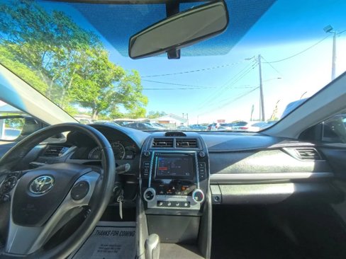 Used 2014 Toyota Camry L image 24