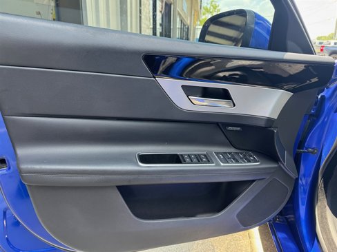 Used 2018 Jaguar XF Prestige image 13