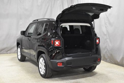 Certified 2019 Jeep Renegade Latitude w/ Cold Weather Group image 33