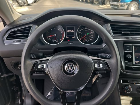 Used 2020 Volkswagen Tiguan S image 28