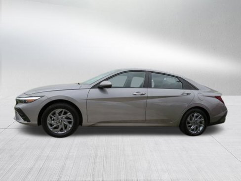 Used 2024 Hyundai Elantra SEL image 5