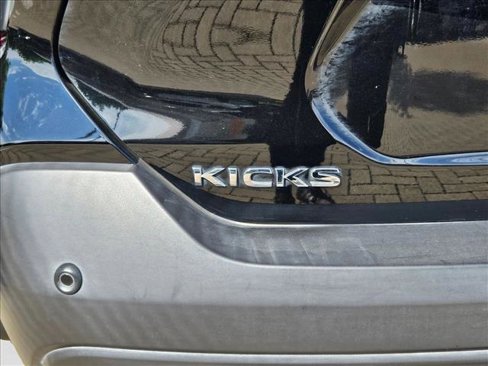 Used 2020 Nissan Kicks S image 10