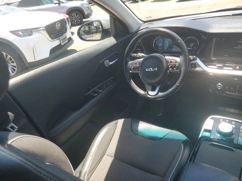 Used 2022 Kia Niro EX image 14