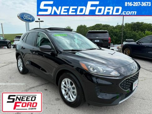 Used 2022 Ford Escape SE w/ Cold Weather Package image 1