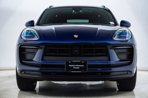 Certified 2025 Porsche Macan image 6