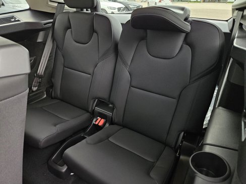 New 2025 Volvo XC90 B6 Core w/ Protection Package image 28