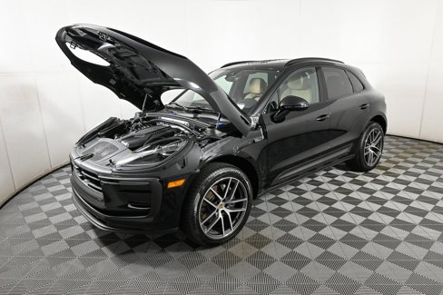 Used 2025 Porsche Macan image 35