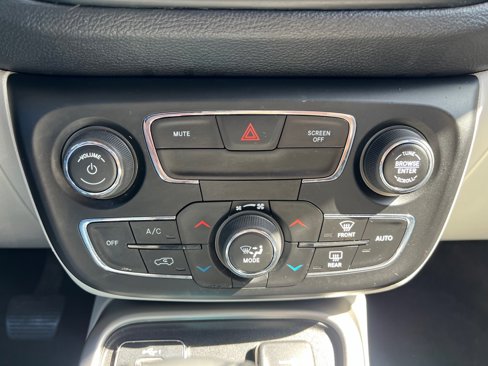 Used 2019 Jeep Compass Latitude w/ Popular Equipment Group image 16
