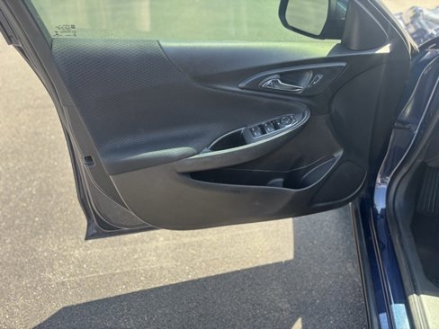 Used 2017 Chevrolet Malibu LT image 19
