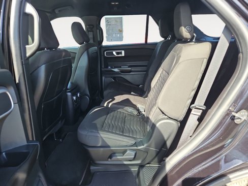 Used 2020 Ford Explorer XLT w/ Comfort Package image 13