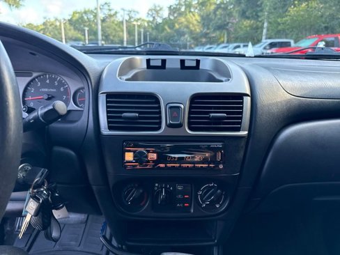 Used 2006 Nissan Sentra SE-R w/ (J01) Sunroof Pkg image 21
