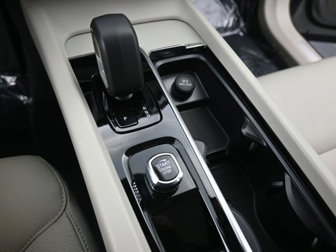 New 2025 Volvo XC60 B5 Core image 25