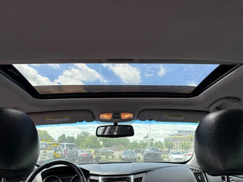 Used 2012 Hyundai Sonata SE w/ Navigation & Sunroof Pkg image 17