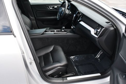 Used 2024 Volvo S60 B5 Core w/ Climate Package image 18