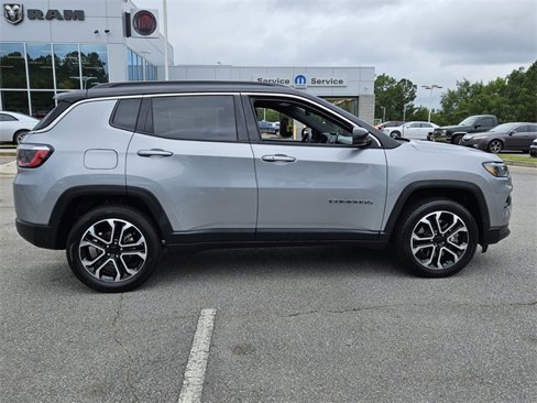 Used 2024 Jeep Compass Limited image 17
