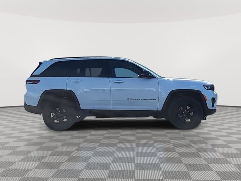 New 2025 Jeep Grand Cherokee Altitude image 21