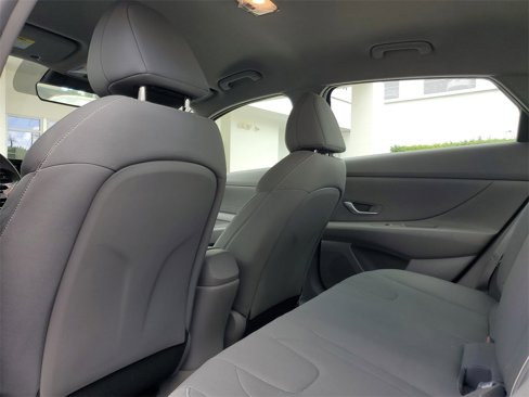 Used 2022 Hyundai Elantra SEL image 9