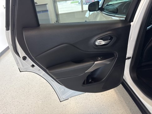 Used 2021 Jeep Cherokee Limited w/ Elite Package image 41