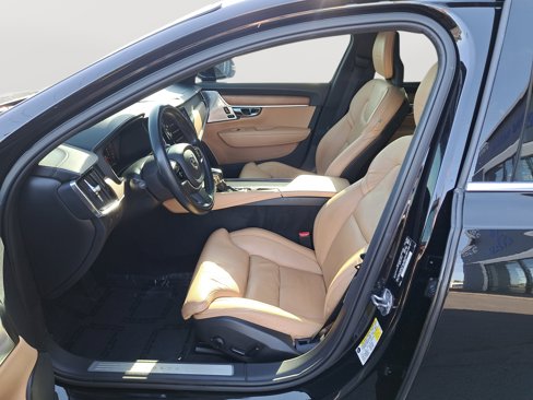 Used 2017 Volvo S90 T6 Inscription w/ Vision Package image 12