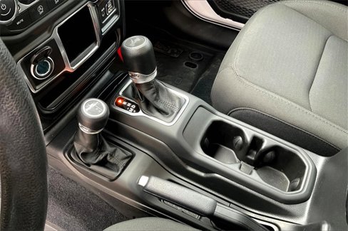 Used 2023 Jeep Wrangler Sport image 17