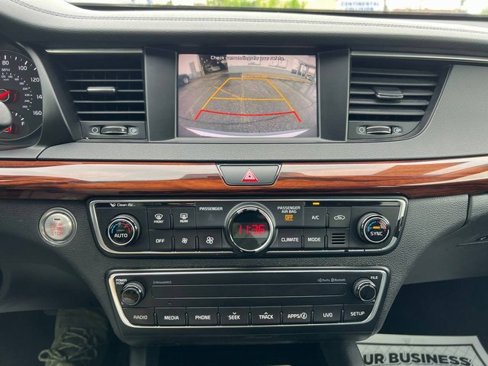 Used 2017 Kia Cadenza Premium image 19