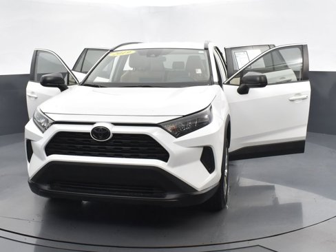 Used 2019 Toyota RAV4 LE image 29