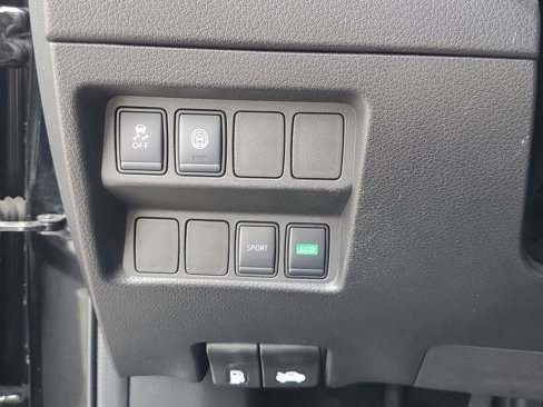 Used 2020 Nissan Rogue Sport SV image 19