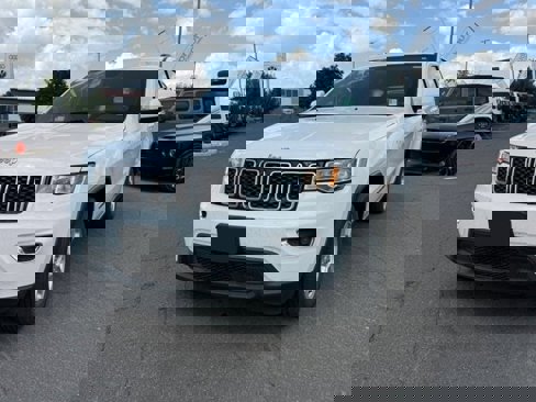 Used 2017 Jeep Grand Cherokee Laredo w/ Quick Order Package 23E image 10