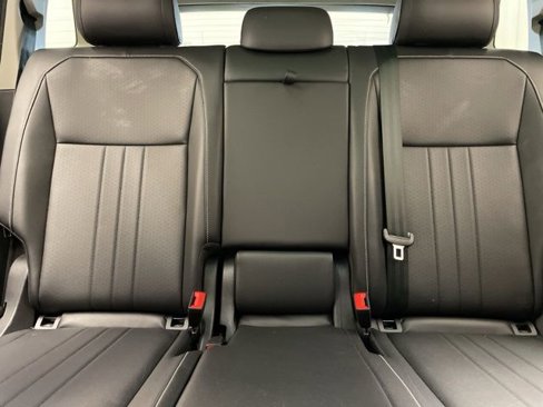 Used 2022 Volkswagen Tiguan SE w/ Panoramic Sunroof Package image 12