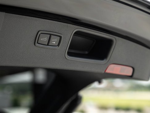 Certified 2024 Porsche Macan image 28