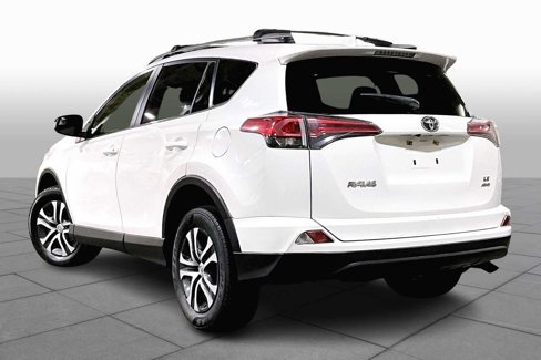 Used 2018 Toyota RAV4 LE image 11